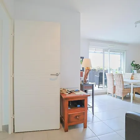 Air-conditioned South-facing Apartment Hyeres